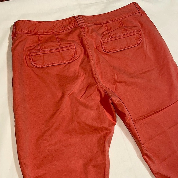 Old Navy Chino Perfect Capri. Size 8. - Picture 6 of 9